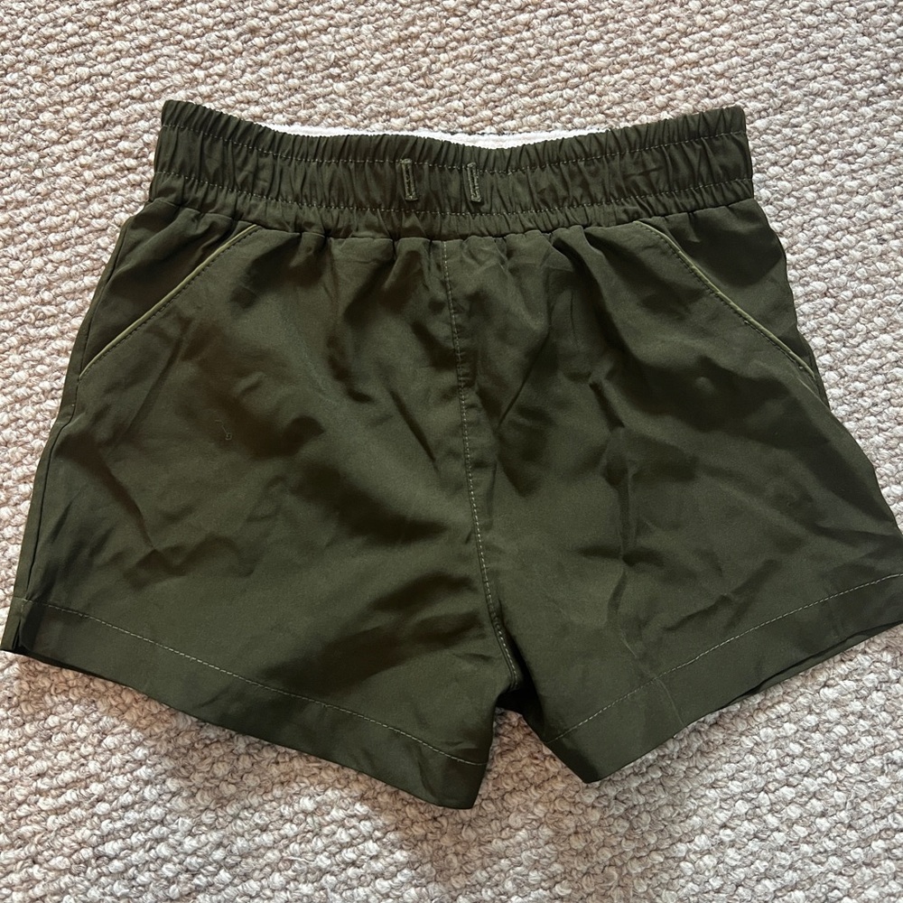 Size 4/5 army green Cadet shorts